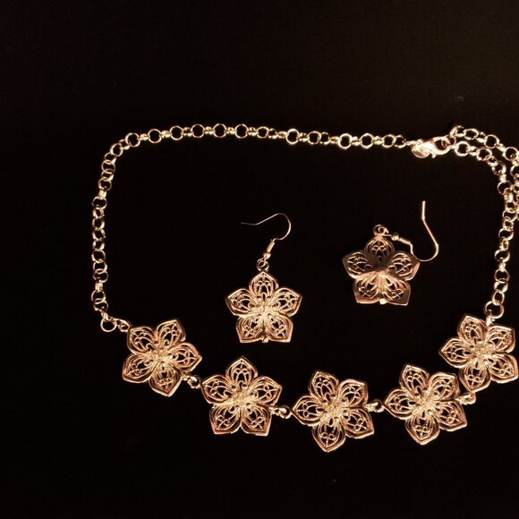 Source Unknown Silver Floral Necklace - Picture 3 of 4